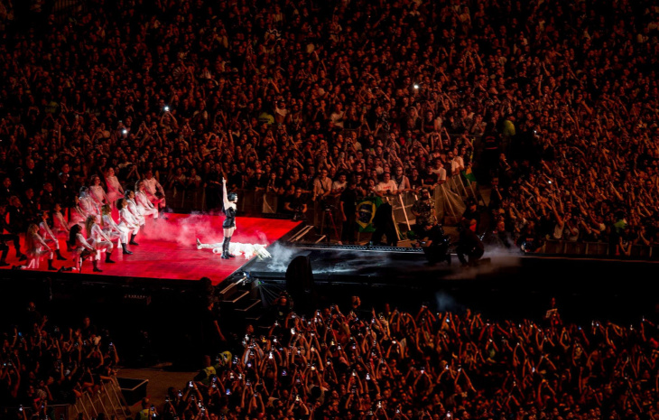 Lady Gaga, Copacabana Beach konserinde rekor kırdı