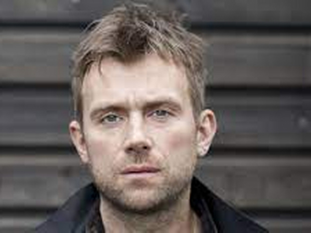 Damon Albarn yeni solo albümünü duyurdu.