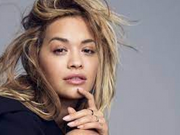 Rita Ora  Eiffel Kulesinden yapacağı canlı yayını duyurdu.