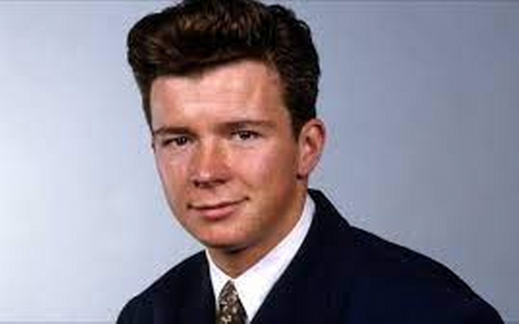 Rick Astley yeni şarkısının yolda olduğunu duyurdu.