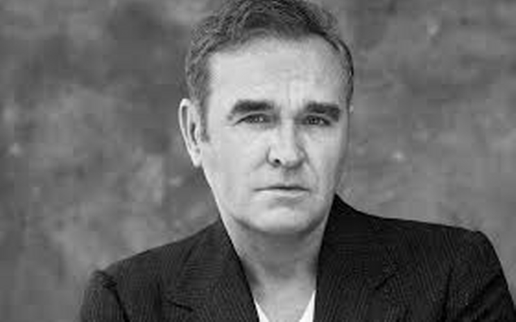 Morrissey solo albümünü yeni bir şarkıyla duyurdu.