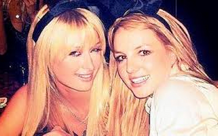 Britney Spears ve Paris Hilton sanal akşam yemeği partisi için hazırlanıyor