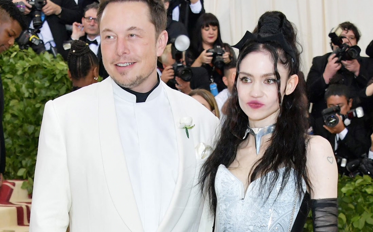 Grimes & Elon Musk, bebeğin adını değiştirdi.