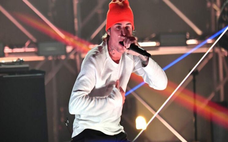 Justin Bieber konser tarihlerini hastalık sebebi ile erteledi.
