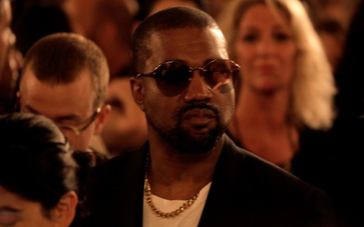 Kanye West Yandhi'yi çıkarıyor.