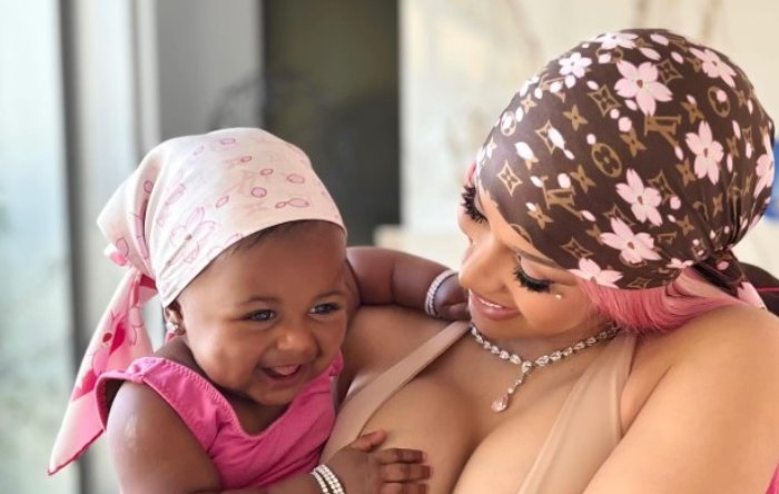 Cardi B, kızı Blossom'ın ilk fotoğraflarını paylaştı