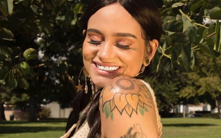 Kehlani, dört aylık hamile olduğunu açıkladı.