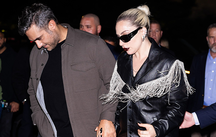 Lady Gaga, Michael Polansky ile nişanlandığını doğruladı.