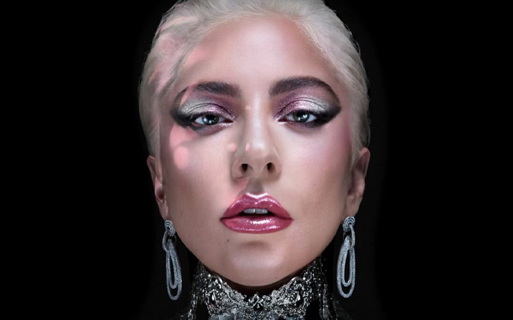 Lady Gaga kendi kozmetik markasını çıkarıyor.