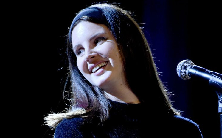 Lana Del Rey, yeni albümünün 2 ay sonra çıkacağını duyurdu