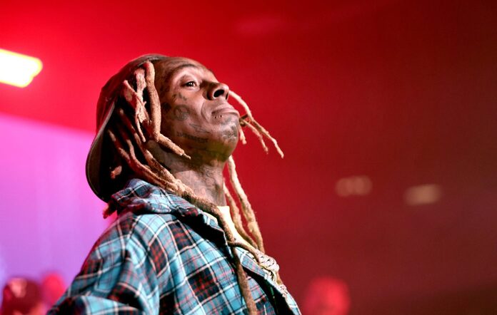 Lil Wayne, tepkisiz kalabalığı görünce konserini kısa kesti