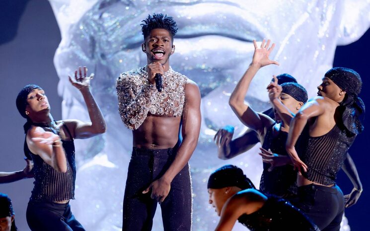 Lil Nas X  yeni bir şarkısının  daha klibini paylaştı