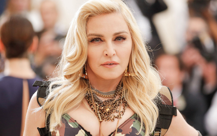 Madonna ekonomi sınıfında uçtu.