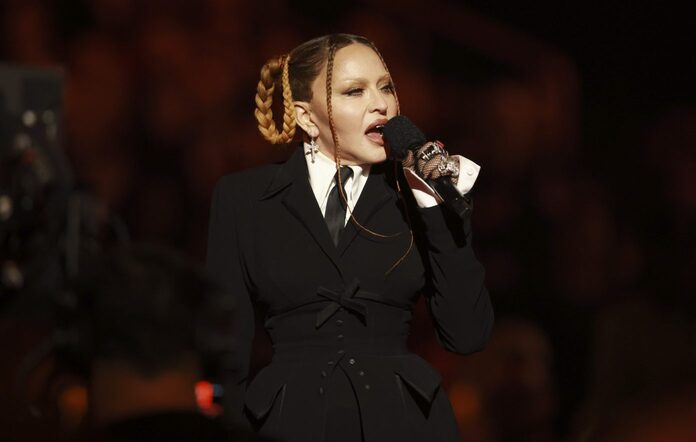 Madonna 'Celebration Tur'un yeni tarihlerini duyurdu
