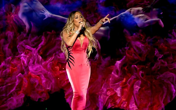 Mariah Carey yuhalandı.