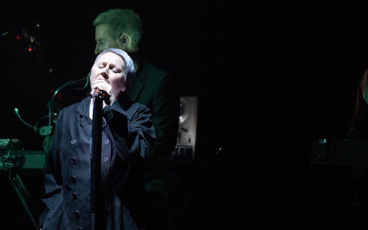 Massive Attack turnesinin ilk konserini dün akşam verdi