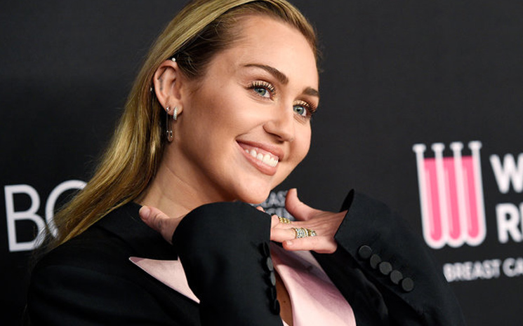 Miley Cyrus 7. albümünün çıkacağını açıkladı.