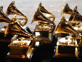 Grammy Ödül Töreni ertelendi.