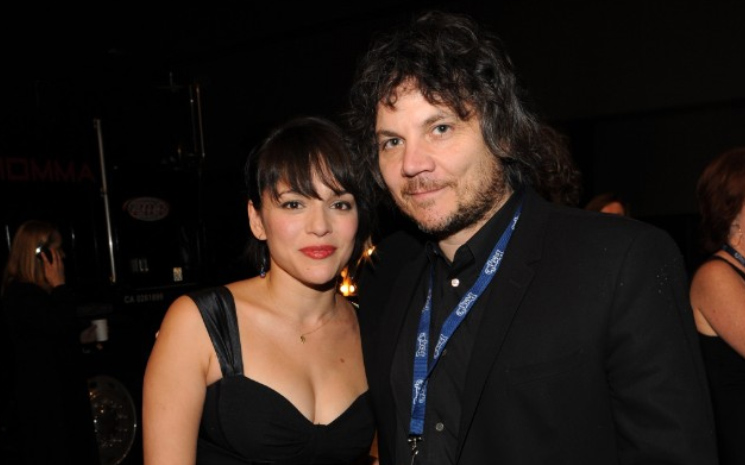 Norah Jones, Wilco'nun öncüsü Jeff Tweedy ile yeni bir şarkı yayınladı.