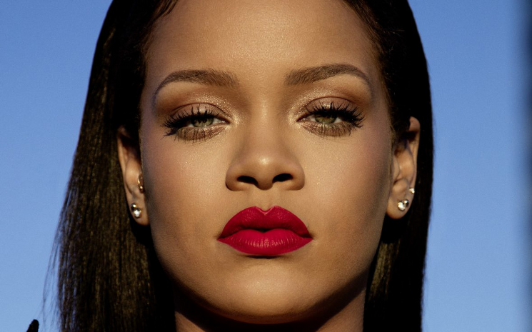Rihanna, koronavirüsle  savaşanmak için 5 milyon dolar bağışladı.