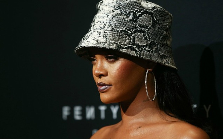 Rihanna'dan babasına dava.