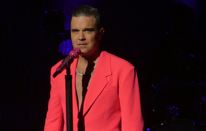 Robbie Williams hayranı Sidney konserinde düşerek hayatını kaybetti.