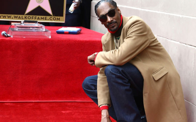 Snoop Dogg Hollywood Bulvarında bir yıldız sahibi oldu.