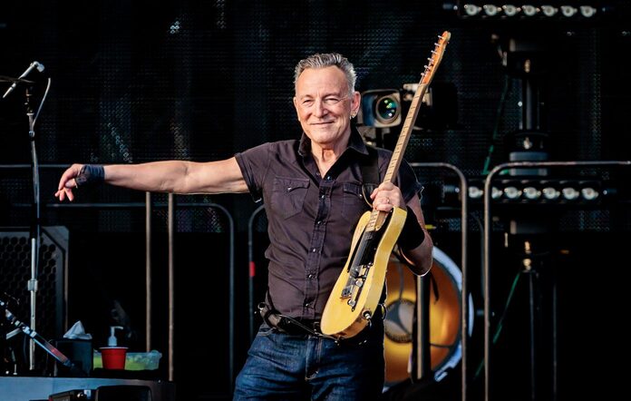 Bruce Springsteen konserlerini 2024'e erteledi