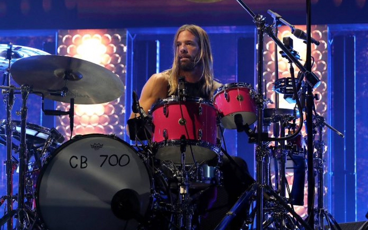 Grammy, Pazar gecesi gerçekelşecek ödül töreninde Taylor Hawkins 'in anısını onurlandıracak.