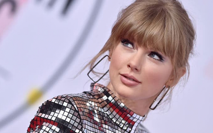 Taylor Swift akustik konseri