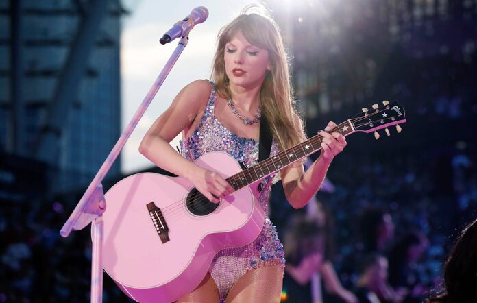Taylor Swift, 'Eras ​​Tour' ekibine 55 milyon dolar ikramiye dağıttı
