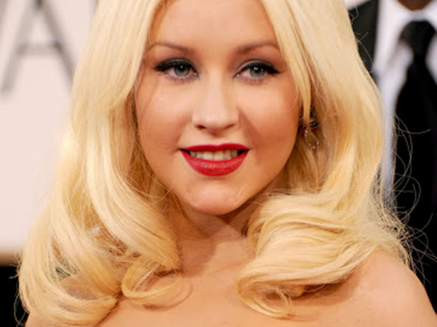 Christina Aguilera  İspanyolca albüm üzerinde çalışıyor